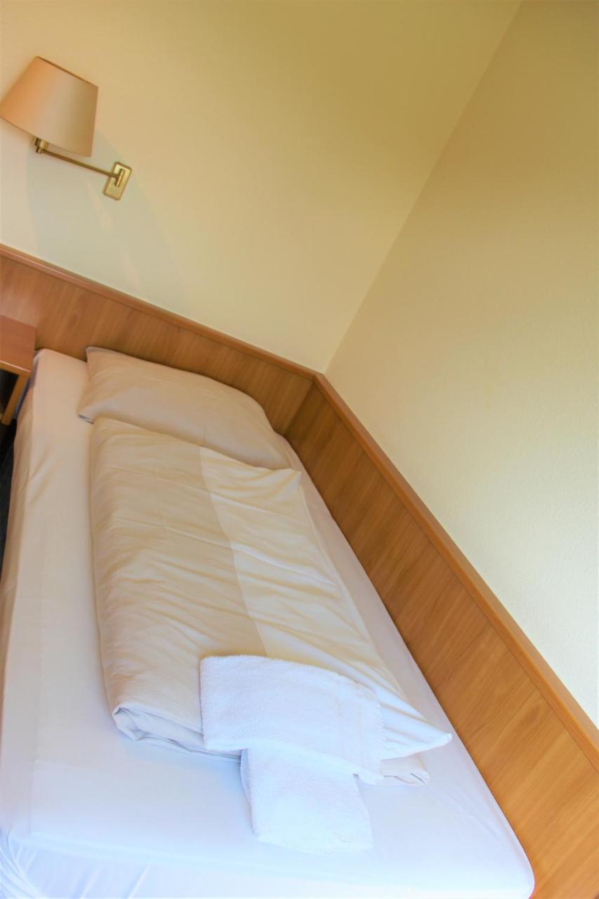 Hotel Alsterquelle เฮนชเตดท์-อุลซ์บวร์ก ภายนอก รูปภาพ