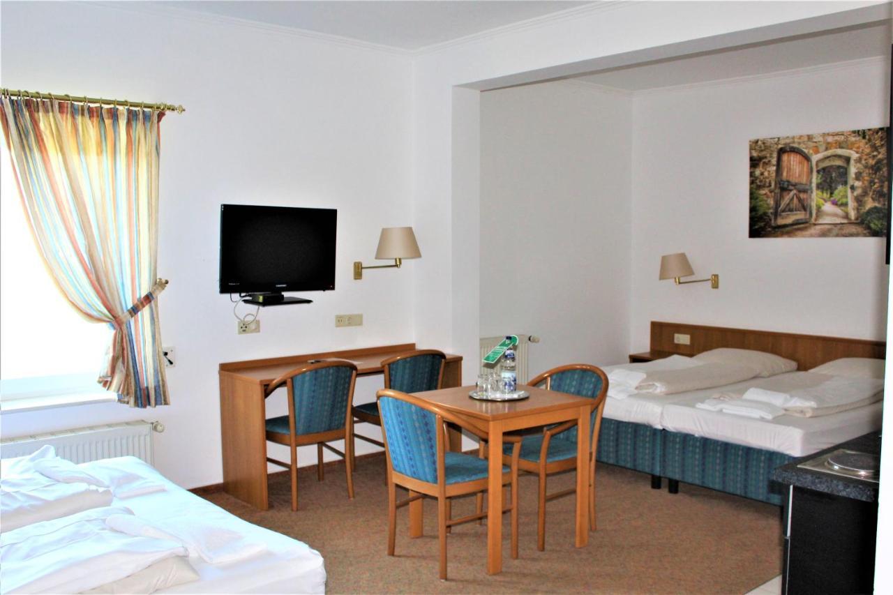 Hotel Alsterquelle เฮนชเตดท์-อุลซ์บวร์ก ภายนอก รูปภาพ